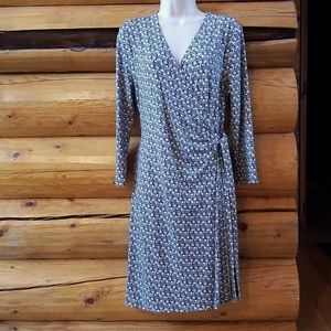 41 Hawthorn Women's dress,  size M, green and white, excellent condition. 46"